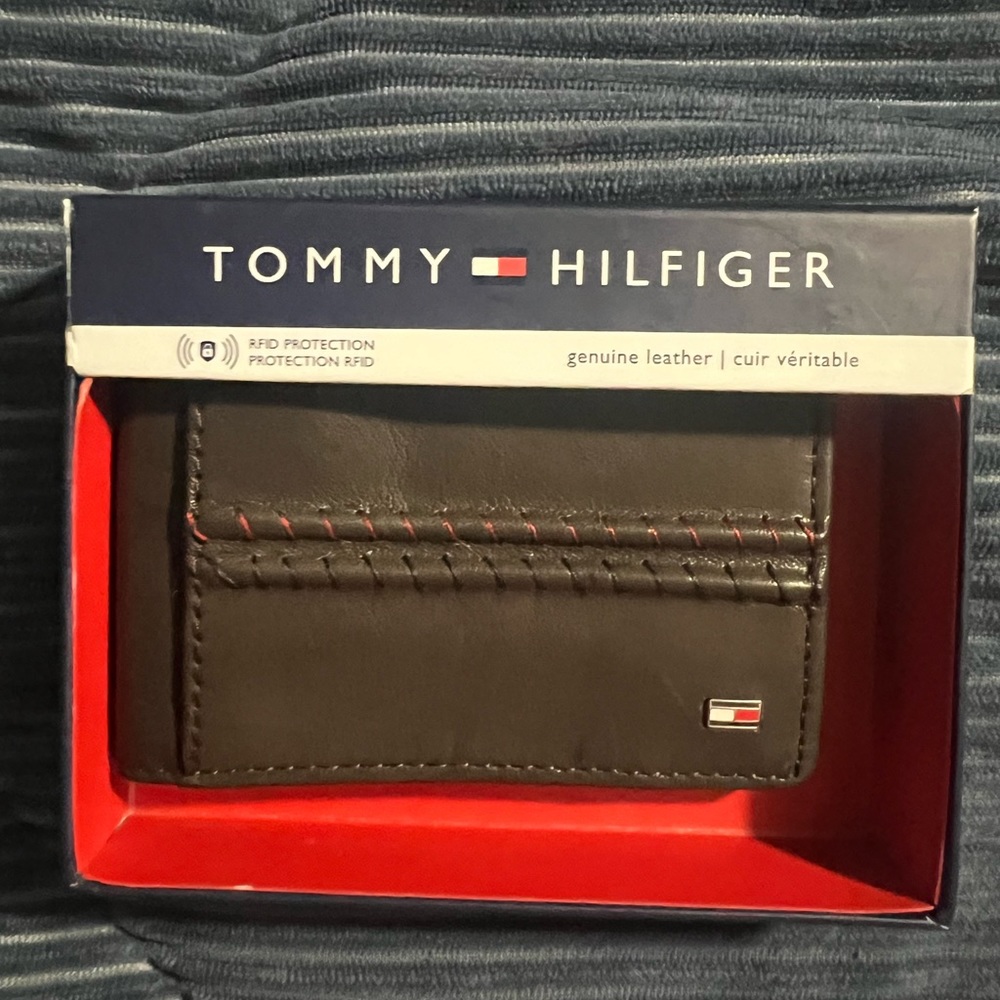 Tommy hilfiger card holder